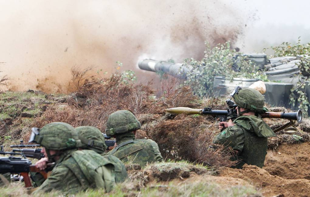 Để nâng cao "cảnh giác", tại các khu vực ở biên giới của Ba Lan với Belarus, nước này đã áp đặt tình trạng khẩn cấp trong thời gian diễn tập. Điều này đồng nghĩa với việc cấm tổ chức sự kiện, đồng thời tăng cường theo dõi của cảnh sát, kiểm soát tài liệu.