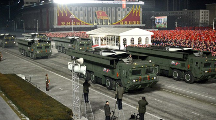 Đầu tiên là loại tên lửa đạn đạo chiến thuật mới chưa được đặt tên của Quân đội Triều Tiên, được phóng từ bệ phóng máy bay vận tải với tốc độ siêu thanh, tiếp theo là từ các bệ phóng tên lửa KN-23 và KN-24 mới được công bố.