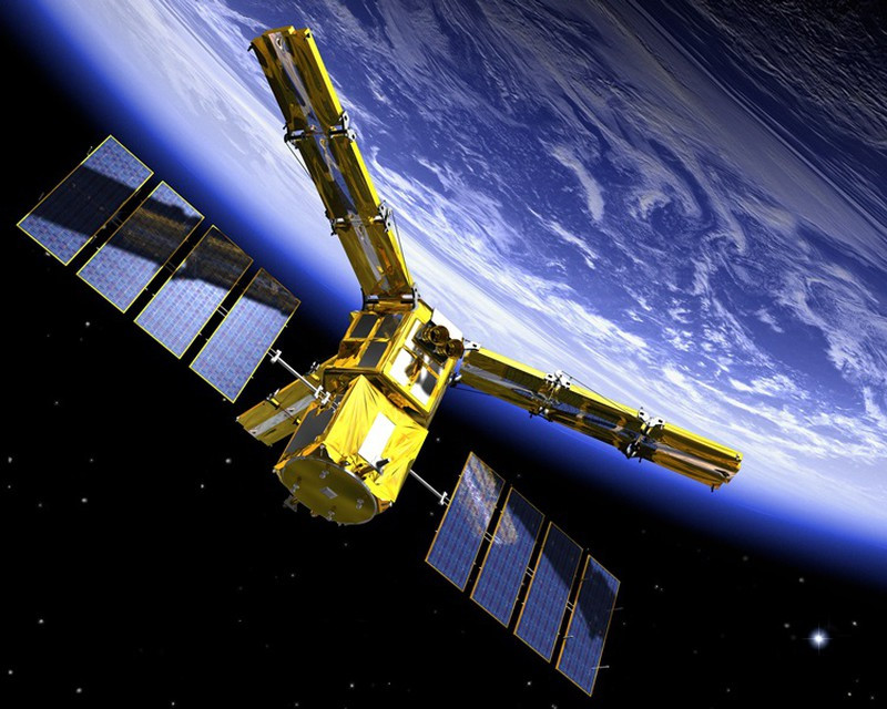 Một vũ khí đáng chú ý khác đang được phát triển là vệ tinh giám sát, có thể cung cấp độ chính xác cao hơn cho tên lửa của đất nước, cũng như cung cấp những thông tin tình báo quan trọng về hoạt động của lực lượng Mỹ và đồng minh. 