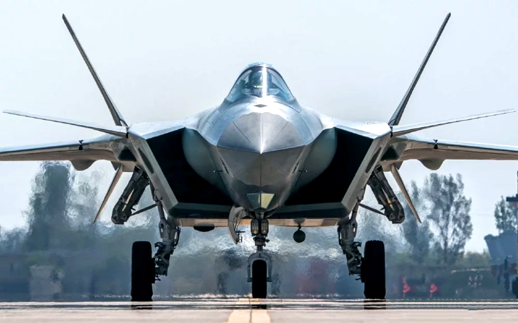 Những thiết bị quân sự trên là hệ thống radar bí mật, do Đài Loan phát triển, nhằm phát hiện những chiến đấu cơ tàng hình như J-20 của Quân đội Trung Quốc, mới đưa vào biên chế chiến đấu cách đây chưa lâu.