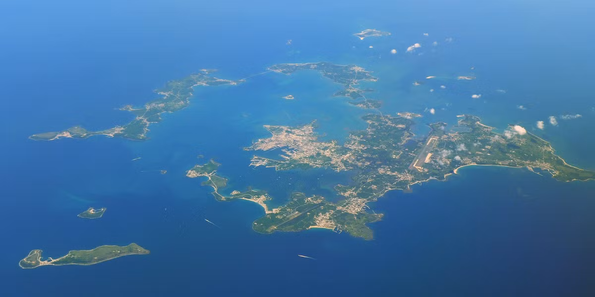 Với vị trí địa lý đắc địa, đảo Bành Hồ có vị trí quan trọng trong bảo vệ đảo chính Đài Loan; hiện nay ngoài các loại tên lửa chống hạm và phòng không, trên đảo Bành Hồ còn có khoảng 60.000 quân thường trực và 70 xe tăng M-60 được nâng cấp, cùng một tiểu đoàn pháo binh.