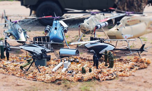 Theo Hoàn Cầu: “Các máy bay trực thăng không người lái khác bao gồm loại Infiltrator, có thể phóng rocket và tên lửa; Parus S1 là loại máy bay không người lái cảm tử, chứa thuốc nổ mạnh, hy sinh bản thân để làm nổ tung mục tiêu”.