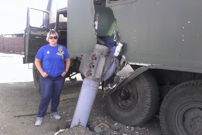 Điểm yếu của BM-30 Smerch đó là nó có yêu cầu tầm bắn tối thiểu rất lớn. Cụ thể, với loại đạn nổ mạnh tầm bắn xa nhất 90 km, yêu cầu tầm bắn tối thiểu 25 km, các loại đạn khác yêu cầu tầm bắn tối thiểu 20 km.