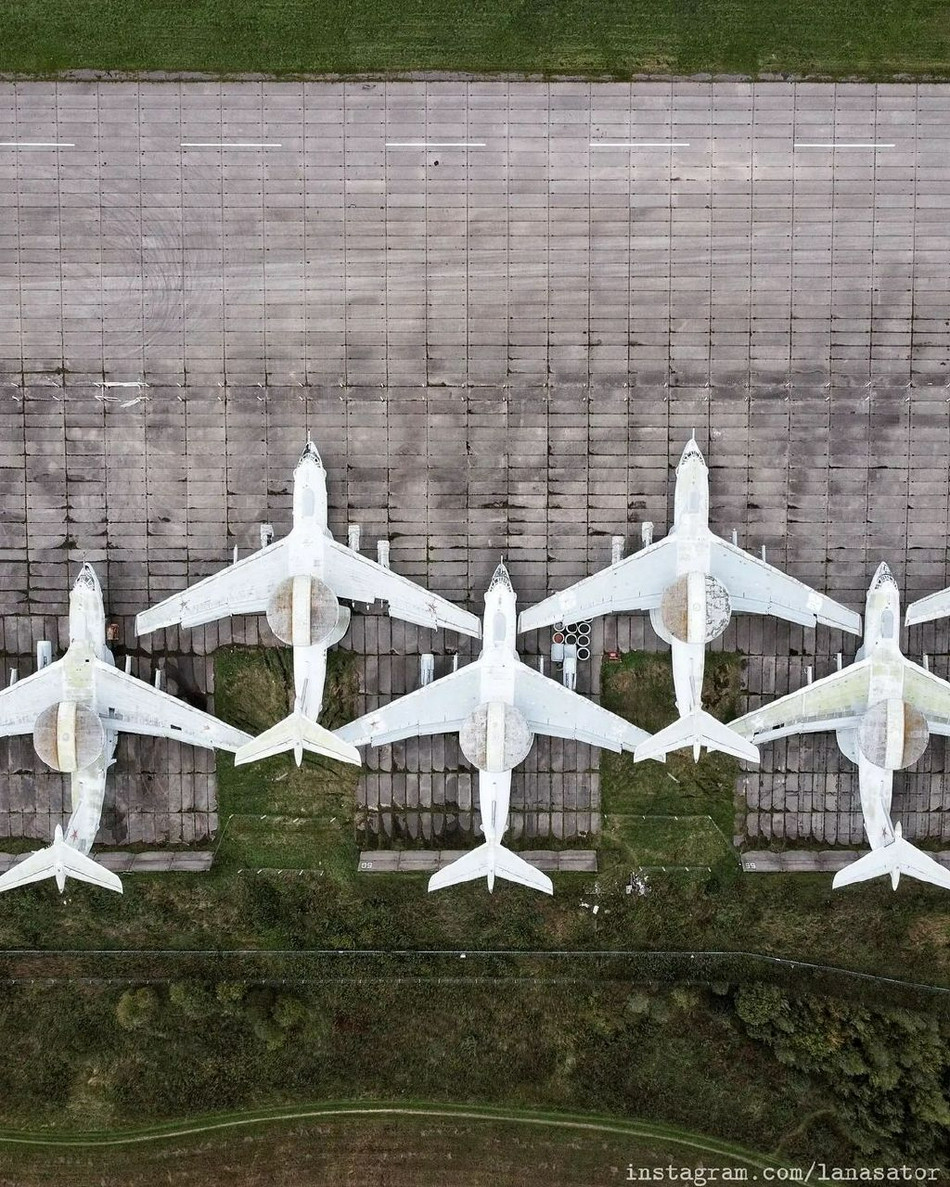 Những bức ảnh về phi đội máy bay chỉ huy cảnh báo sớm A-50 AWACS của Nga, được nhà báo Diana Mihailova đăng tải trong tình trạng bị lãng quên đã thu hút được sự chú ý của rất nhiều người.
