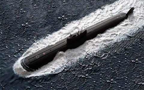 Ví dụ, tàu ngầm hạt nhân nhanh nhất thế giới là mô hình của Liên Xô trong dự án Anchar, còn được gọi là Goldfish. Nó có thể đạt tốc độ kỷ lục 44,7 hải lý/giờ, cũng như lặn sâu hàng trăm mét, điều mà các tàu ngầm Mỹ không thể làm được.