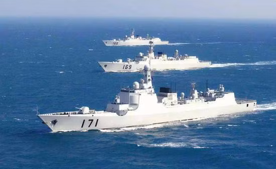 Các tàu khu trục tối tân theo cách gọi của lực lượng Hải quân Trung Quốc, là các tàu chiến hiệu suất cao như tàu khu trục Type-052C/D và Type-055. Việc sử dụng các radar quét mạng pha điện tử tần số kép, đã tăng gấp đôi hiệu suất của các tàu chiến trước đó; và sự cải thiện là lớn nhất, là khả năng phòng không khu vực.