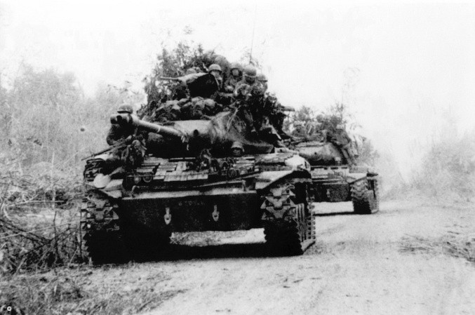 Trên Chiến trường Việt Nam, M-41 là loại xe tăng chủ lực, được sử dụng nhiều trong các chiến dịch Lam Sơn 719, Tân Cảnh… trước khi được cung cấp xe tăng hạng trung M-48 Patton. Vào thời điểm năm 1973, có hơn 200 chiếc M-41 tham chiến ở miền Nam Việt Nam.