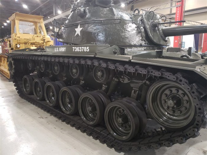 Thứ hai trong danh sách là xe tăng M-48 Patton, đây là xe tăng hạng trung do quân đội Mỹ thiết kế và sản xuất. M-48 Patton được trang bị rộng rãi cho các đồng minh của Mỹ trong chiến tranh Lạnh, nhất là NATO sử dụng rất phổ biến.