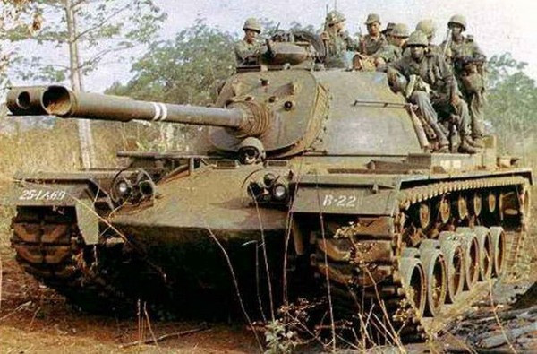 M-48 Patton được thiết kế và chế tạo để thay thế cho các loại xe trước đó là M-46 Patton và M-47 Patton, với nhiều điểm ưu việt hơn cải tiến về giáp, tăng cường hỏa lực mạnh hơn, hệ thống thiết bị điện tử.