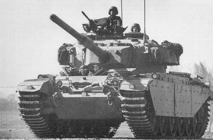 Việc phát triển tăng Centurion được bắt đầu từ năm 1943 và việc chế tạo bắt đầu từ tháng 1/945, 6 nguyên mẫu được gửi đến Bỉ chỉ trước một tháng chiến tranh kết thúc ở châu Âu, tháng 5/1945. Tăng Centurion lần đầu tham chiến cùng quân Anh, trong chiến tranh Triều Tiên năm 1950.