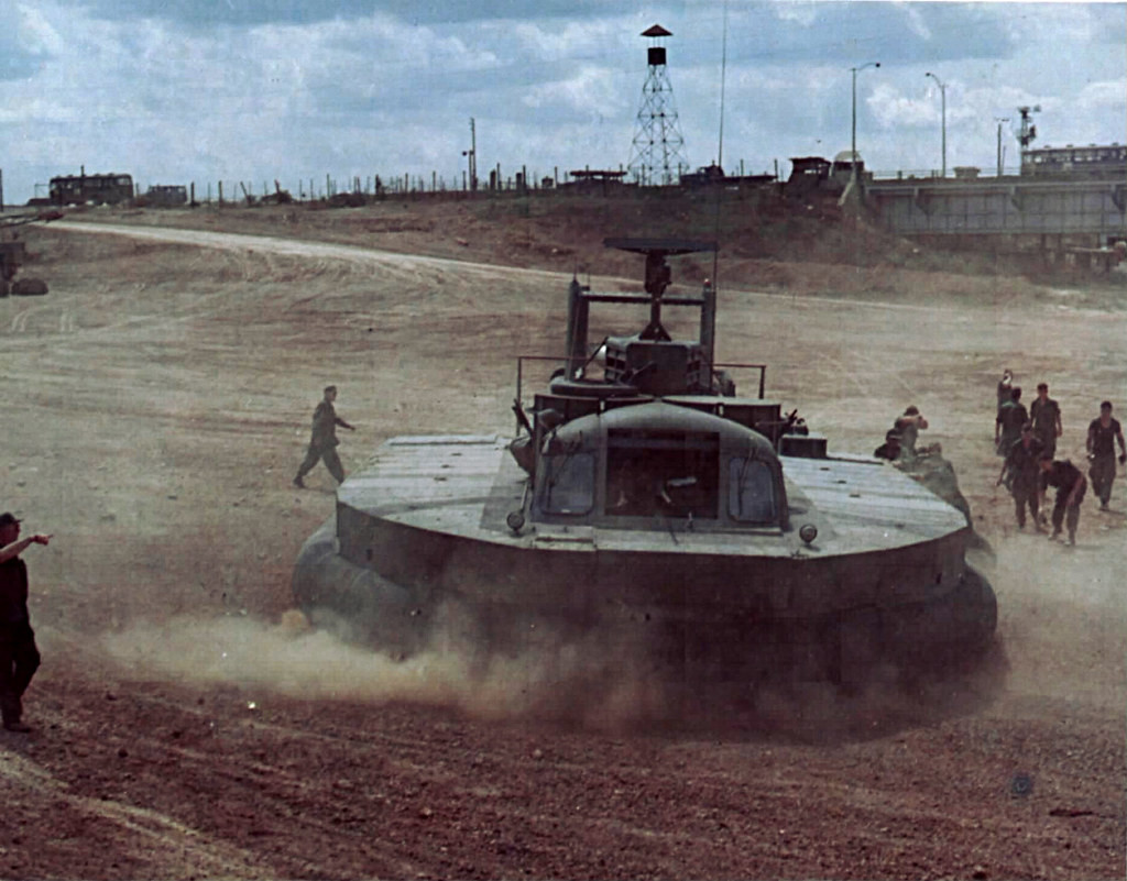 Tốc độ, khả năng cơ động và hỏa lực tốt cho phép PACV thực hiện được nhiều nhiệm vụ. Ngoài việc tuần tra, chúng được sử dụng để tìm kiếm và tiêu diệt lực lượng đối phương, hộ tống các tàu khác, tiến hành trinh sát, sơ tán y tế, vận chuyển vũ khí hạng nặng và hỗ trợ hỏa lực trực tiếp cho bộ binh.