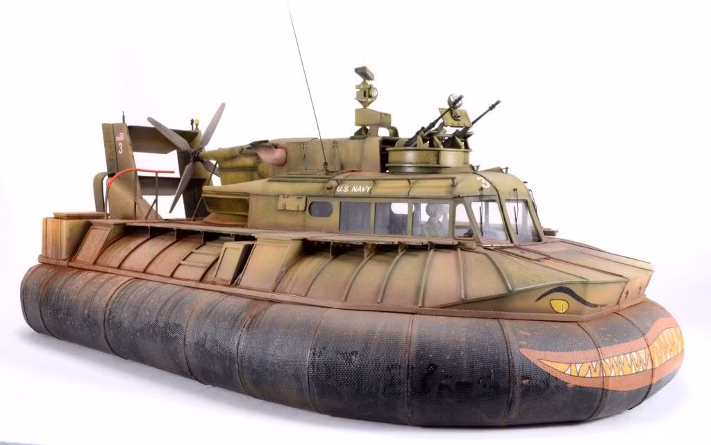 Những bộ phận như hộp số, động cơ và thùng nhiên liệu được bọc giáp có thể chịu được đạn 12,7 mm từ khoảng cách 180 mét. Khoang chiến đấu được bọc thép mỏng hơn chỉ có thể chịu được đạn 7,62 mm.