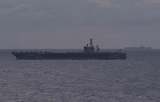 Vào ngày 9/2 vừa qua, hai nhóm tấn công tàu sân bay của Hải quân Mỹ đã hội quân ở Biển Đông để tiến hành diễn tập và tuần tra, gồm nhóm tấn công tàu sân bay Nimitz và Roosevelt; có thể nói, đây là lần tập hợp lực lượng lớn của Hải quân Mỹ.