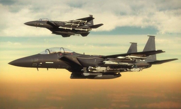 F-15 là một trong những loại máy bay chiến đấu hiện đại, thành công nhất; đã đạt hơn 100 chiến công trong các trận không chiến mà không để xảy ra tổn thất nào; hầu hết chiến tích đều thuộc về Không quân Israel. 