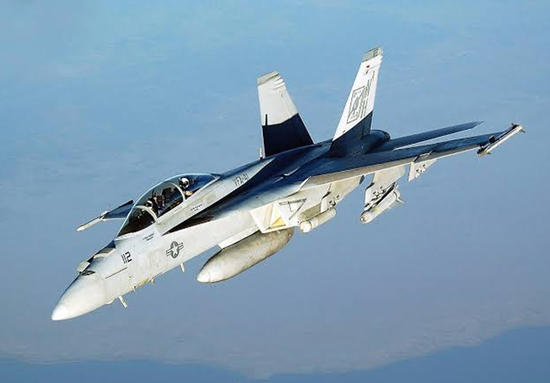 Xếp thứ tư trong top 5 là máy bay chiến đấu dòng F/A-18 của Mỹ, là máy bay chiến đấu đa năng trên tàu sân bay, có tốc độ siêu thanh, hoạt động trong mọi thời tiết, được thiết kế bởi McDonnell Douglas (nay đã được hợp nhất với Boeing). F/A-18 là tiêm kích hạm quan trọng nhất trên tàu sân bay của Hải quân Mỹ. F/A-18 cũng phục vụ trong lực lượng không quân của một số quốc gia khác.