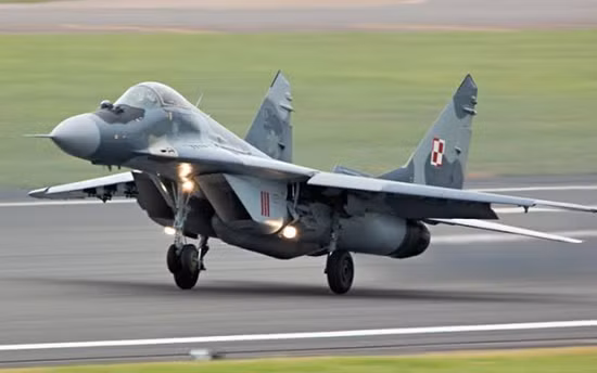 Xếp thứ 5 là trong top là máy bay chiến đấu dòng MiG-29 của Liên Xô, được phát triển bởi Phòng thiết kế Mikoyan. Đây là máy bay chiến đấu hai động cơ, cỡ trung bình, một chỗ ngồi.