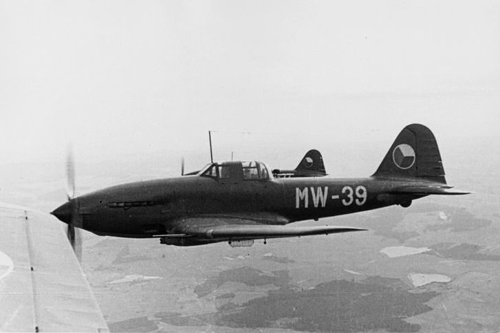 Sau đó, máy bay ném bom Il-10 Sturmovik của Không quân Hải quân PLA đã ném bom cảng Đại Trần, đánh chìm tàu đổ bộ chở xe tăng Zhongquan. Việc này khiến Đài Loan không còn có thể yên tâm kiểm soát vùng biển, khiến các tuyến hàng hải tiếp tế cho các đơn vị đồn trú trên đảo dần dần kém an toàn hơn.