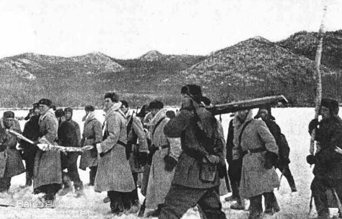 Từ năm 1964, trên biên giới hai nước lẻ tẻ xảy ra các vụ xung đột bạo lực, giữa lực lượng tuần tra của hai bên, nhất là trên các đảo Trân Bảo và Thất Lý Tẩm trên sông Ussuri. Ban đầu là đấu khẩu, sau đến xô đẩy, rồi sử dụng gậy gộc, dao kiếm. Hai bên tố cáo lẫn nhau là thủ phạm gây ra tình hình căng thẳng trên biên giới hai nước.