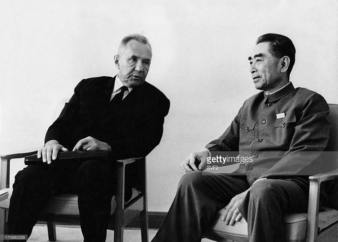 Sau khi xung đột kéo dài hai tháng, cả Liên Xô và Trung Quốc đều thiệt hại về quân số, hai nước đã tìm kiếm được hòa bình. Vào ngày 11/9/1969, Thủ tướng Liên Xô Alexei Kosygin thăm Bắc Kinh. Ông Kosygin và người đồng cấp Trung Quốc đạt được thỏa thuận hai bên ngừng bắn và bắt đầu đàm phán về việc vẽ lại biên giới.