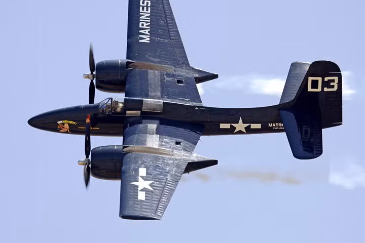 Thứ hai là máy bay hai động cơ Grumman F7F Tigercat của Mỹ, máy bay chiến đấu chạy bằng pít tông động cơ đôi đầu tiên trên tàu sân bay, của hải quân Mỹ. Với tốc độ tối đa 740 km/giờ, được trang bị 4 súng máy cỡ nòng 12,7mm và 4 khẩu pháo 20mm, nó dễ dàng tiêu diệt máy bay chiến đấu và máy bay ném bom trên không trong thời gian ngắn. 