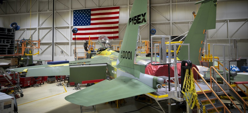 Với tuổi thọ khung thân của F-15EX, thì những chiếc máy bay này có thể phục vụ trong Không quân Mỹ ít nhất là 30 năm nữa. Không quân Mỹ cũng tính toán, số F-15EX cũng nhằm thay thế số chiến đấu cơ F-15 cũ, đã đến lúc phải loại biên, mà chưa có loại máy bay nào có thể thay thế.