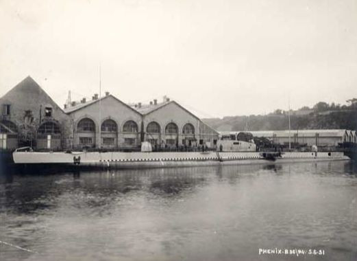 Ngày 15/12/1938 tàu ngầm Phénix cập bến ở khu vực nay thuộc tỉnh Bà Rịa-Vũng Tàu. Vào ngày 15/6/1939, chiếc tàu tham gia diễn tập tấn công dưới mặt nước cùng tàu ngầm L'Espoir mang số hiệu Q167 và tàu tuần dương Lamotte-Picquet tại vùng biển vịnh Cam Ranh.