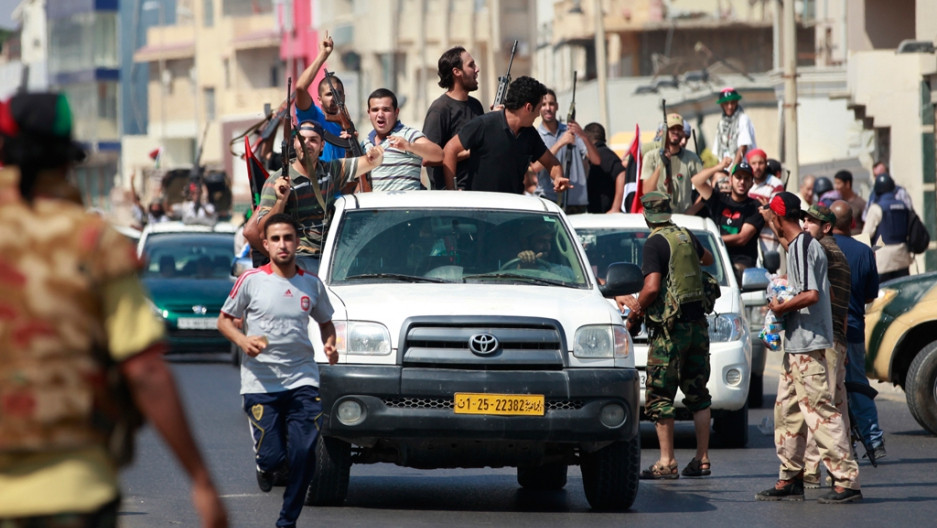 Sau khi tình hình bất ổn ở Libya biến thành một cuộc nổi dậy công khai của người dân chống lại chính phủ của Muammar al-Gaddafi vào ngày 15/2/2011, nhiều quốc gia đã tổ chức sơ tán công dân của họ khỏi quốc gia Bắc Phi. Trước đó vào tháng 2 đã có 130 công dân EU đã di tản từ Tripoli.