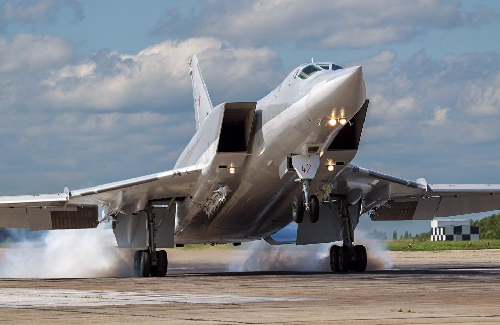 Các máy bay ném bom Tu-22M cũng được triển khai cho các nhiệm vụ ở Syria từ căn cứ không quân Hamedan của Iran nhưng chỉ trong thời gian ngắn, vì ở Iran có những ý kiến trái chiều về việc cho phép các lực lượng nước ngoài sử dụng các cơ sở của họ đã ngăn cản việc này tiếp tục.