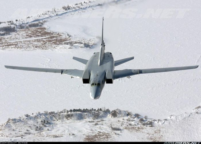 Không quân Nga hiện đang triển khai hơn 60 máy bay ném bom Tu-22M và còn nhiều máy bay dự bị khác, đồng thời Nga cũng đã đầu tư vào việc mở rộng các cơ sở ở Bắc Cực để đáp ứng khả năng hoạt động cho các máy bay này, với mục đích gia tăng áp lực lên NATO.