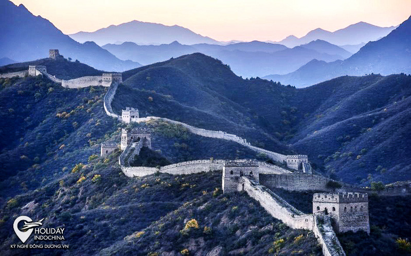 Hơn nữa, các con đèo quan trọng, thường được bảo vệ bởi nhiều bức tường; do đó các lực lượng phòng ngự có thể lùi về tuyến thứ hai kiên cố, nếu tuyến đầu tiên bị chọc thủng.