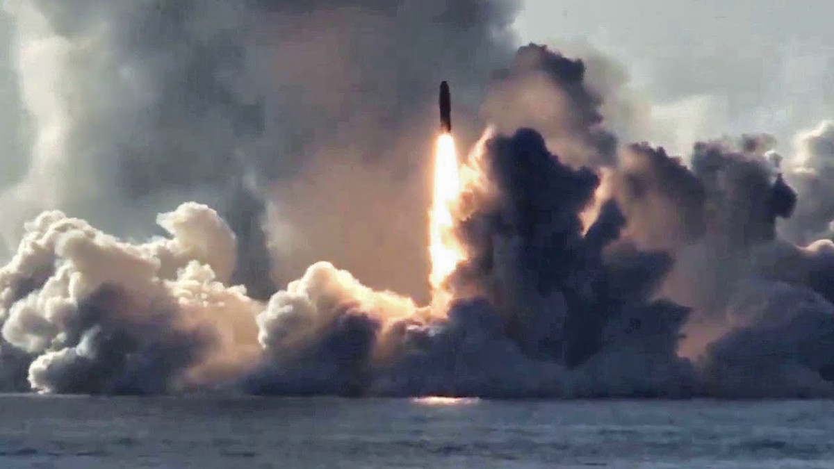 Tàu ngầm lớp Borei-A được trang bị tên lửa đạn đạo RSM-56 Bulava; đây là biến thể tên lửa đạn đạo phóng từ tàu ngầm (SLBM), được phát triển từ tên lửa đạn đạo xuyên lục địa Topol-M, được coi là đỉnh cao của công nghệ tên lửa Nga.