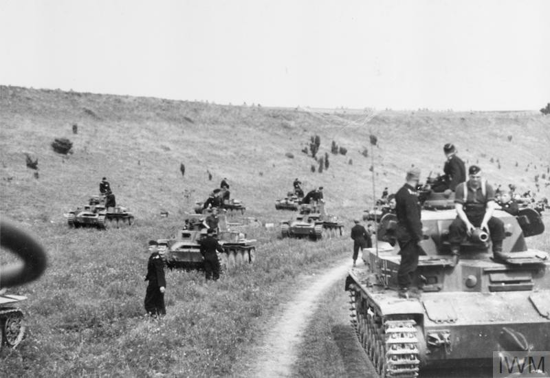 Vào năm 1940, các binh đoàn xe tăng Đức thực hiện chiến lược "bỏ chỗ mạnh, đánh chỗ yếu"; đã thực hiện vu hồi chiến lược để nhanh chóng vượt qua chiến lũy này. Quân trọng nhất là người Đức vận dụng vận động chiến, còn Pháp vẫn bám lấy tư tưởng chiến tranh phòng ngự thụ động và do vậy chuốc lấy thất bại. Nguồn ảnh: Warhistory.