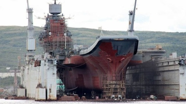 Đến đầu những năm 2000 thì tàu đã bị xuống cấp nghiêm trọng do không được bảo trì sau một thời gian dài phải neo đậu một chỗ, không được trang bị hệ thống sưởi ấm nên khi trời lạnh, nước đóng băng ở mọi chỗ, thậm chí làm nứt hệ thống đường ống.