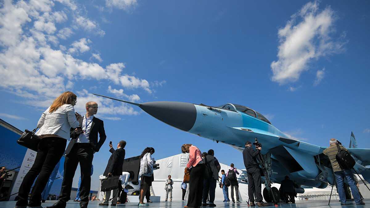 Hiện nay số các khách hàng tiềm năng hàng đầu của MiG-35 là Iran, Ai Cập, Ấn Độ và Belarus; đặc biệt là Ấn Độ được coi là có khả năng theo đuổi một hợp đồng lớn, có thể bao gồm xin giấy phép sản xuất máy bay.