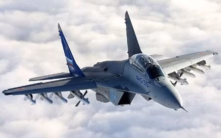 So với MiG-29, MiG-35 có khả năng mang trọng tải vũ khí cao hơn, động cơ mạnh hơn và tiết kiệm nhiên liệu hơn, dung tích nhiên liệu cao hơn và radar mảng pha quét điện tử chủ động (AESA) mạnh hơn và khó bị gây nhiễu hơn so với các loại radar quét thụ động khác, đang được sử dụng trên các biến thể tiêm kích MiG-29.