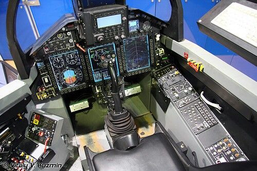 Nhiều đặc điểm của MiG-35 tương đương với máy bay thế hệ thứ năm, như hệ thống đánh lửa động cơ bằng plasma, hệ thống tác chiến điện tử và hệ thống chống tên lửa tiên tiến, để tăng khả năng sống sót. Nhược điểm lớn nhất của MiG-35 đó là không có tính năng tàng hình.