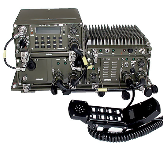 Hệ thống thông tin cũng được thay thế hoàn toàn, trong đó tích hợp hệ thống điều khiển chiến đấu DITA-97, lấy mạng làm trung tâm. DITA-97 có thể giám sát, chẩn đoán tình trạng động cơ và thông tin nội bộ giữa các thành viên kíp xe; hệ thống định vị NBV-97 INS/GPS, xác định vị trí của xe tăng; hệ thống máy vô tuyến tần số siêu cao RF 1350, cung cấp liên lạc ổn định và không bị nhiễu.