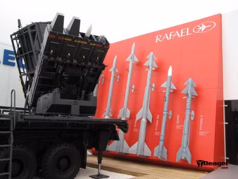 Với việc đáp ứng các tiêu chí vừa nêu thì việc trang bị tên lửa phòng không SPYDER là phù hợp với tình hình thực tế về tổ chức thế trận phòng không, cũng như định hướng xây dựng Quân chủng Phòng không - Không quân trong giai đoạn hiện nay. Nguồn ảnh: Rafael.