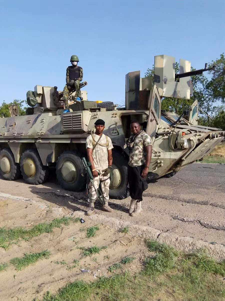 Trong tháp pháo của xe thay vì trang bị súng máy KPVT 14,5 mm và PKT 7,62 mm, thì các kỹ sư Ukraine đã trang bị một súng máy NSVT Utes 12,7 mm. Lực lượng vũ trang Nigeria đã bổ sung một số vũ khí tự chế, lắp trước vị trí chỉ huy được bọc thép bảo vệ.