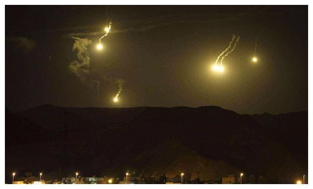 Theo Nhóm giám sát nhân quyền chiến tranh tại Syria, trước khi ông Lavrov đưa ra nhận định trên, Israel đã tiến hành các cuộc không kích dữ dội nhằm vào miền đông Syria, mục tiêu là những kho đạn, của các tổ chức dân quân do Iran hậu thuẫn, khiến ít nhất 57 người thiệt mạng và hàng chục người khác bị thương.