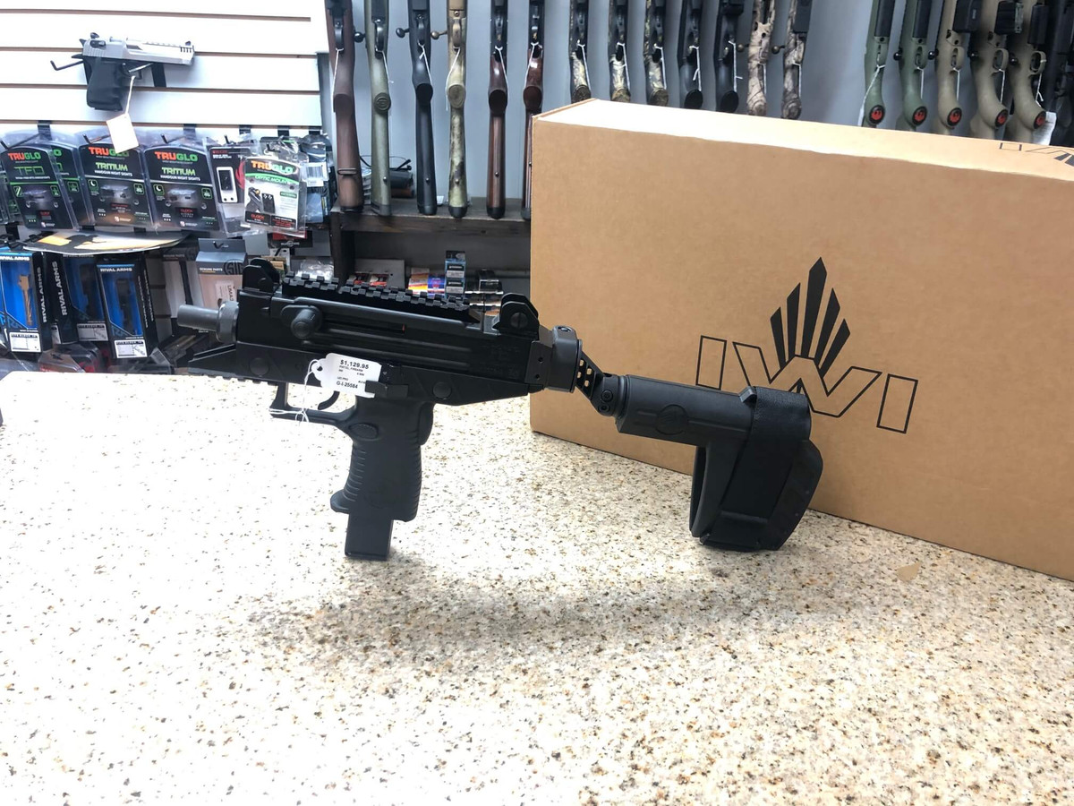 Uzi PRO vẫn áp dụng phương pháp lên đạn phản lực truyền thống, nòng súng cố định chặt để tăng độ an toàn cùng với độ chính xác như các phiên bản trước. Uzi PRO vẫn sử dụng đạn 9x19mm (9mm NATO), chiều dài nòng 170 mm, 210 mm và 240 mm.