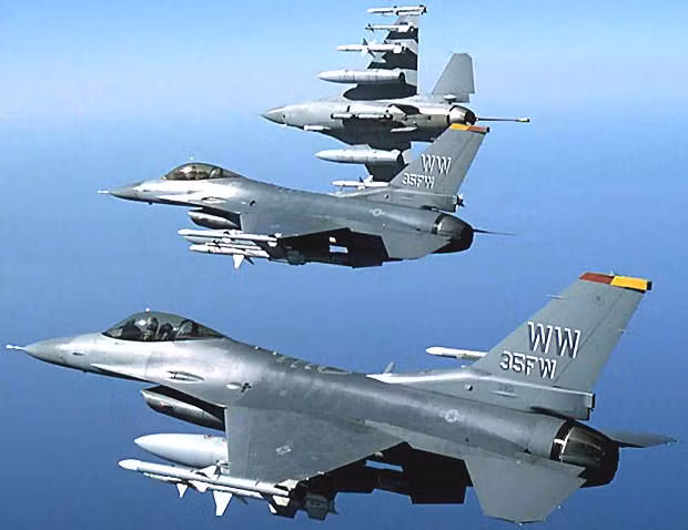 Việc triển khai F-16 từ căn cứ không quân Yokota ở Nhật Bản, kết hợp với các cải tiến tầm hoạt động của máy bay chiến đấu bằng cách sử dụng các thùng nhiên liệu phù hợp, đã cho phép tiêm kích chiến đấu F-16 có thể phô trương sức mạnh ở Đông Á mặc dù máy bay có tầm bay hạn chế.