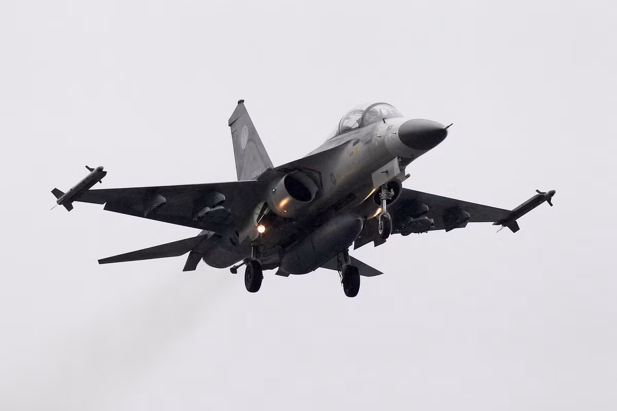 Để giải quyết các điểm yếu chí tử của mình, đảo Đài Loan cần tăng cường hơn nữa lực lượng không quân, để vừa có đủ số lượng, vừa có chất lượng nhằm "tự lực cánh sinh" trong trường hợp xảy ra xung đột.