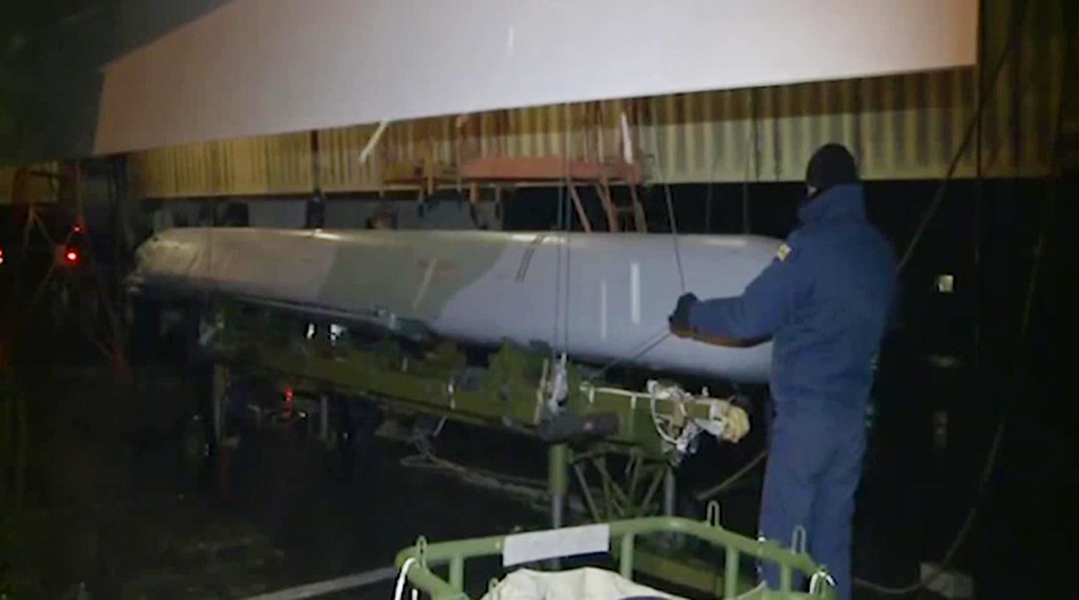 Các loại máy bay ném bom của Nga hiện nay sau khi nâng cấp đều mang được tên lửa loại này, máy bay ném bom chiến lược tầm xa Tu-160M2 có khả năng mang 12 tên lửa KH-101, Tu-95MS16 mang được 8 tên lửa, Tu-22M3 mang 4 quả và máy bay ném bom tiền tuyến Su-34 mang được 2 tên lửa Kh-101.