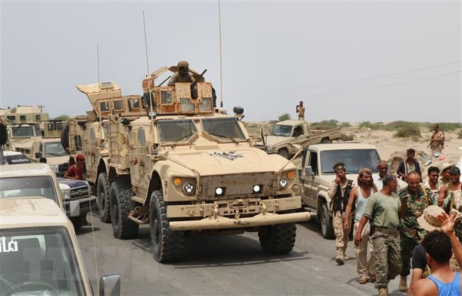 Hiện tại, Ả Rập Xê Út đã sử dụng hàng tỷ USD để mua bom, tên lửa và máy bay chiến đấu do Mỹ sản xuất, để tiến công các mục tiêu của Yemen, khiến hàng nghìn dân thường thiệt mạng và gây ra các thảm họa nhân đạo.