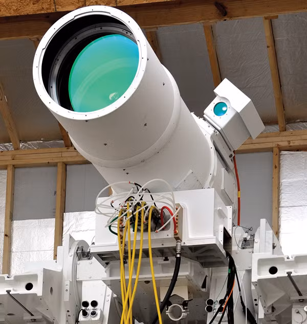 Hiện nay dường như cuộc chạy đua chế tạo vũ khí laser đã bắt đầu hình thành. Hiện tại, Trung Quốc và Nga đang có kế hoạch lắp đặt các thiết bị phóng tia laser trên không có công suất lớn, trên máy bay chiến đấu của họ.