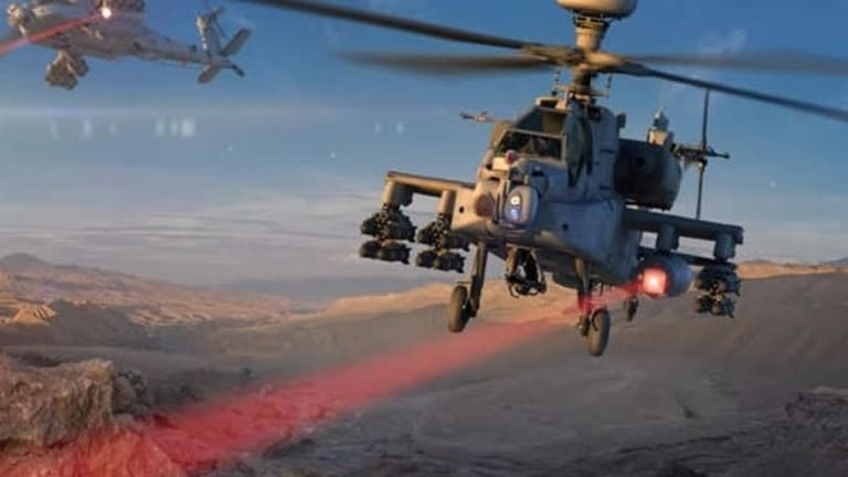 Việc sử dụng vũ khí laser trên máy bay chiến đấu, hoặc các phương tiện bay khác cũng đòi hỏi nhiều năng lượng hơn và phải bảo trì thường xuyên do ảnh hưởng của bụi, nước và các hạt băng.