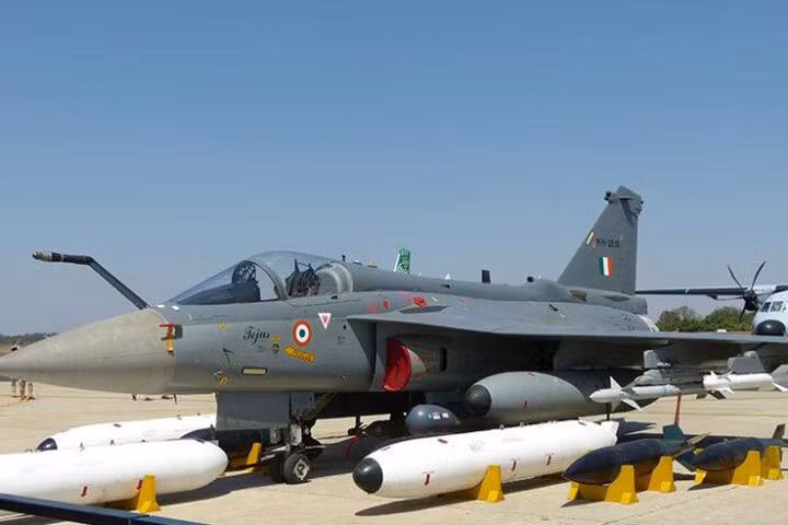 Không quân Ấn Độ cũng đã bày tỏ sẵn sàng mua phiên bản Tejas Mark-II, nhưng chỉ khi nó là một chiếc máy bay hoàn toàn mới, với hệ thống điện tử hàng không, radar, vũ khí tốt hơn nhiều và các đặc tính hiệu suất chung đưa nó vào loại tiêm kích thế hệ 4+. Tuy nhiên điều này phụ thuộc hoàn toàn vào Tổ chức Nghiên cứu và Phát triển Quốc phòng (DRDO) và nhà sản xuất HAL.