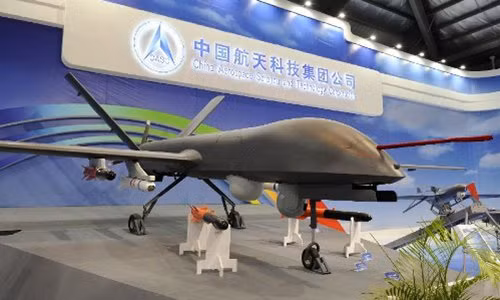 Trung Quốc đã thành công trong việc mở rộng thị trường xuất khẩu đáng kể cho UAV vũ trang của họ, thậm chí bán UAV cho UAE và các đồng minh khác của Mỹ. Nga cũng bắt đầu chen chân vào thị trường UAV, nhưng chắc phải một số năm nữa.