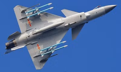 Tiêm kích J-10 của Trung Quốc có thiết kế cánh tam giác, được trang bị động cơ phản lực AL-31 do Nga sản xuất. Máy bay được trang bị radar xung doppler Type 1473H, và có 11 điểm cứng treo vũ khí và thùng nhiên liệu bên ngoài.